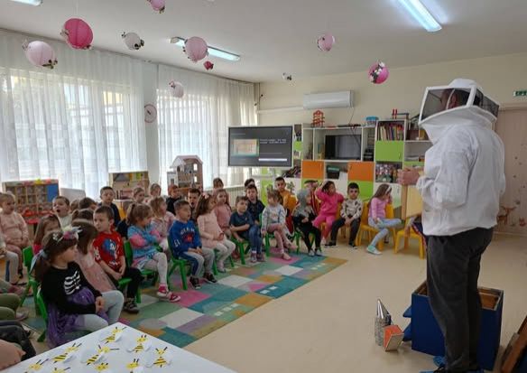 Среща с производител на мед - ДГ Брезичка - Гоце Делчев